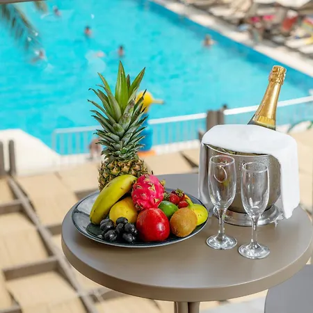 Hotel Story & 4*