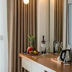Hotel Story & Side
